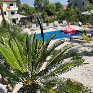 https://villa-jolly.in-istria.net